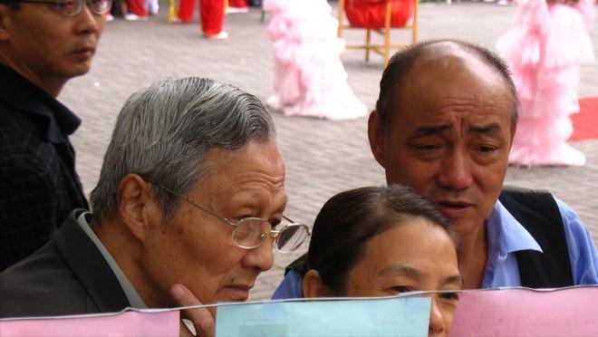  黄昏恋的博弈：七旬老人相亲背后的保险考验与理性抉择 情感心理
