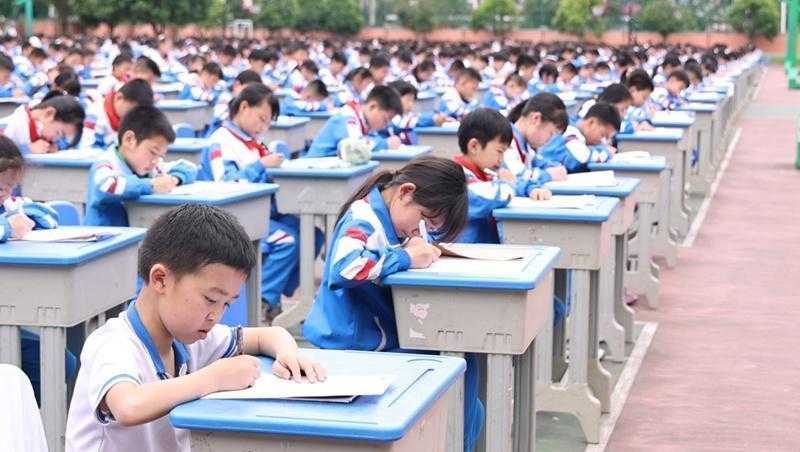 当2398颗童心在赛场上跳动：一位副校长与一场改变孩子未来的比赛